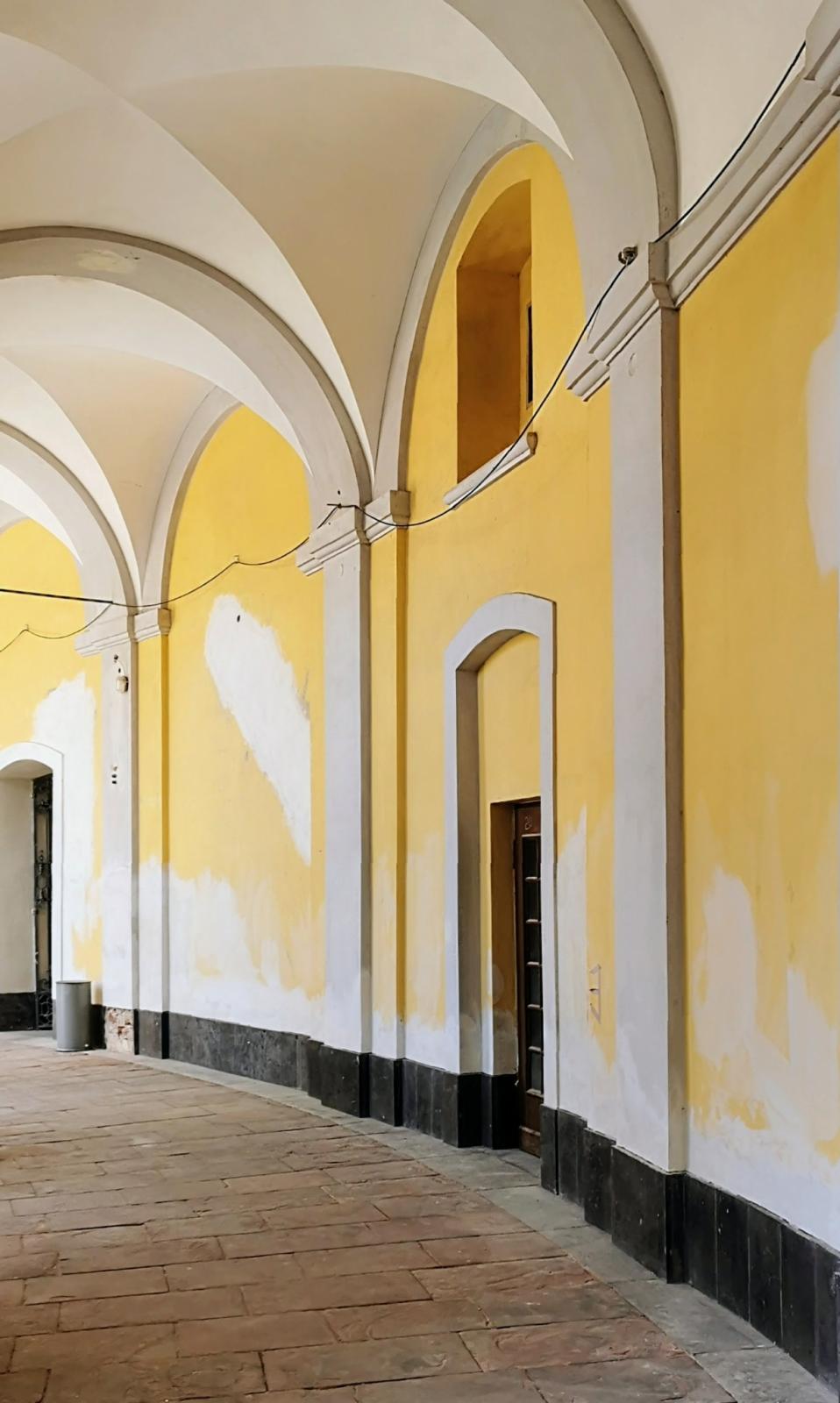 Arkadengallerie zum Innenhof, vor Sanierung