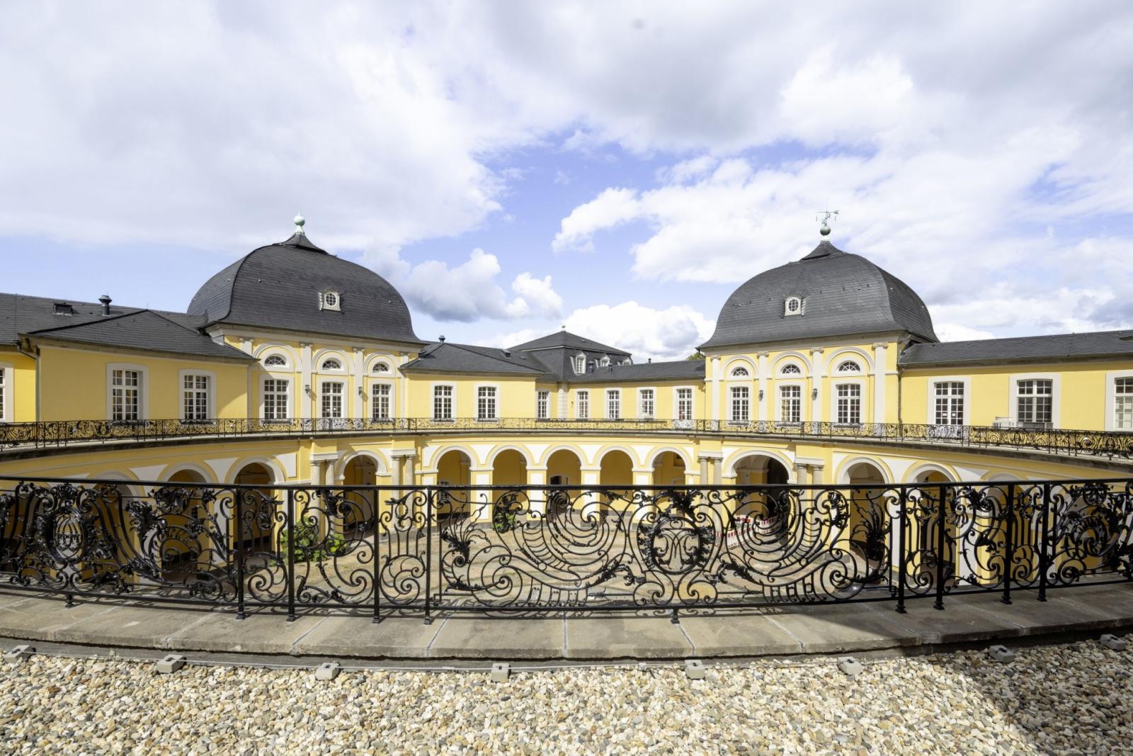 Blick in den Innenhof, nach Sanierung