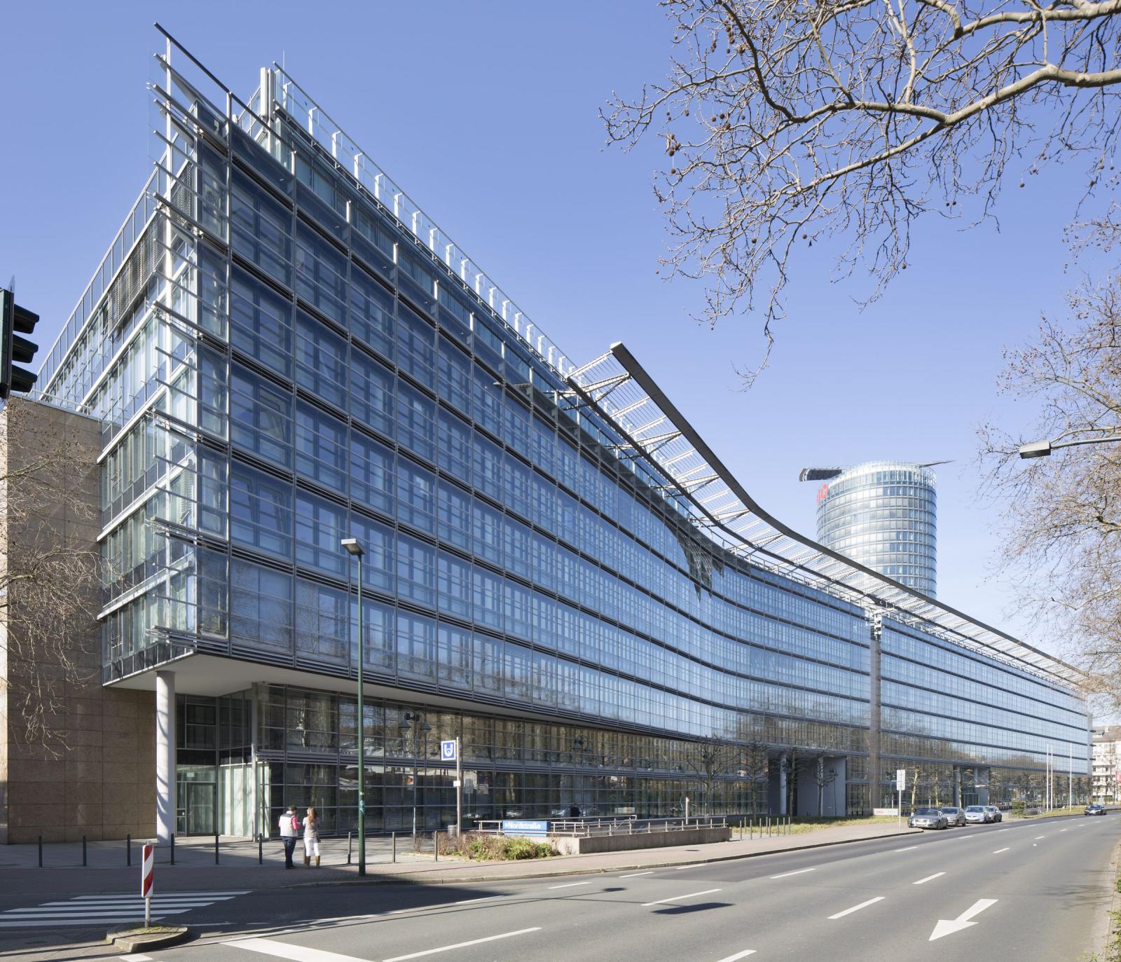 Victoria-Ensemble mit Büroturm