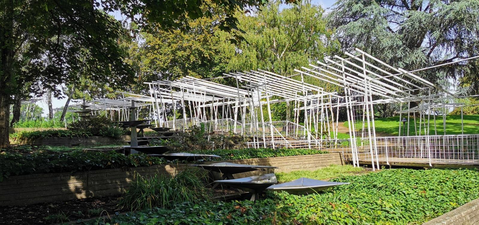 Pergolenkonstruktion und Wasserterrasse von Herta Hammerbacher