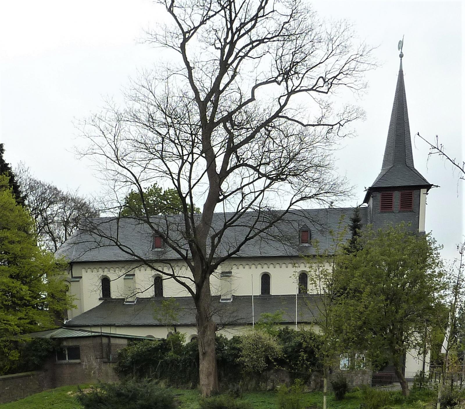 Seitenansicht aus Blickrichtung Norden mit anschließender Sakristei