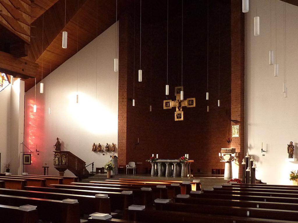 Kirchenraum mit Blick auf nördliche Apsis