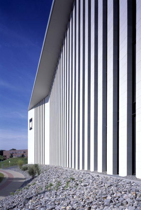 Blick auf die Ostfassade an der Stockholmer Allee