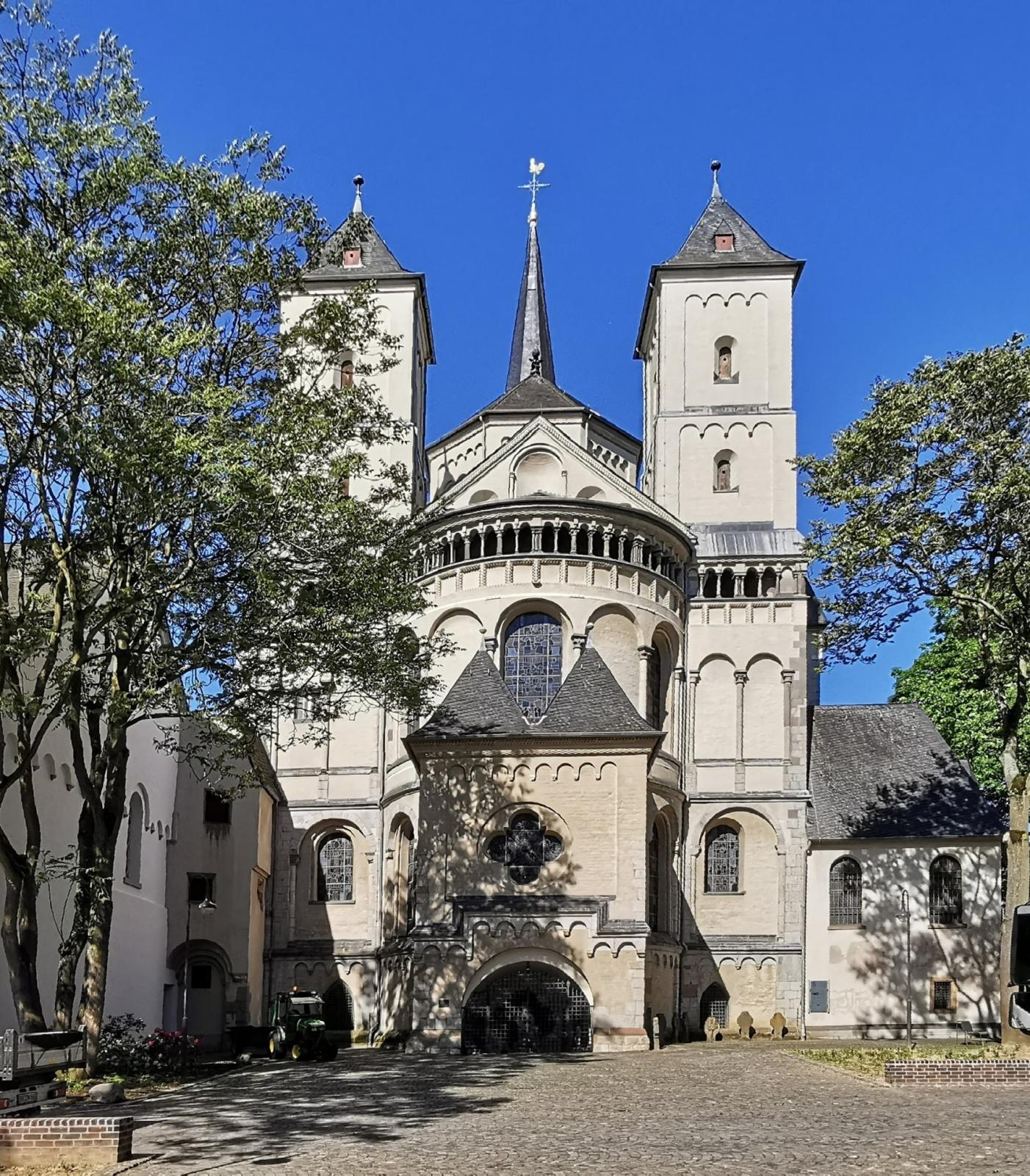 Ostfassade der Abteikirche St. Nikolaus
