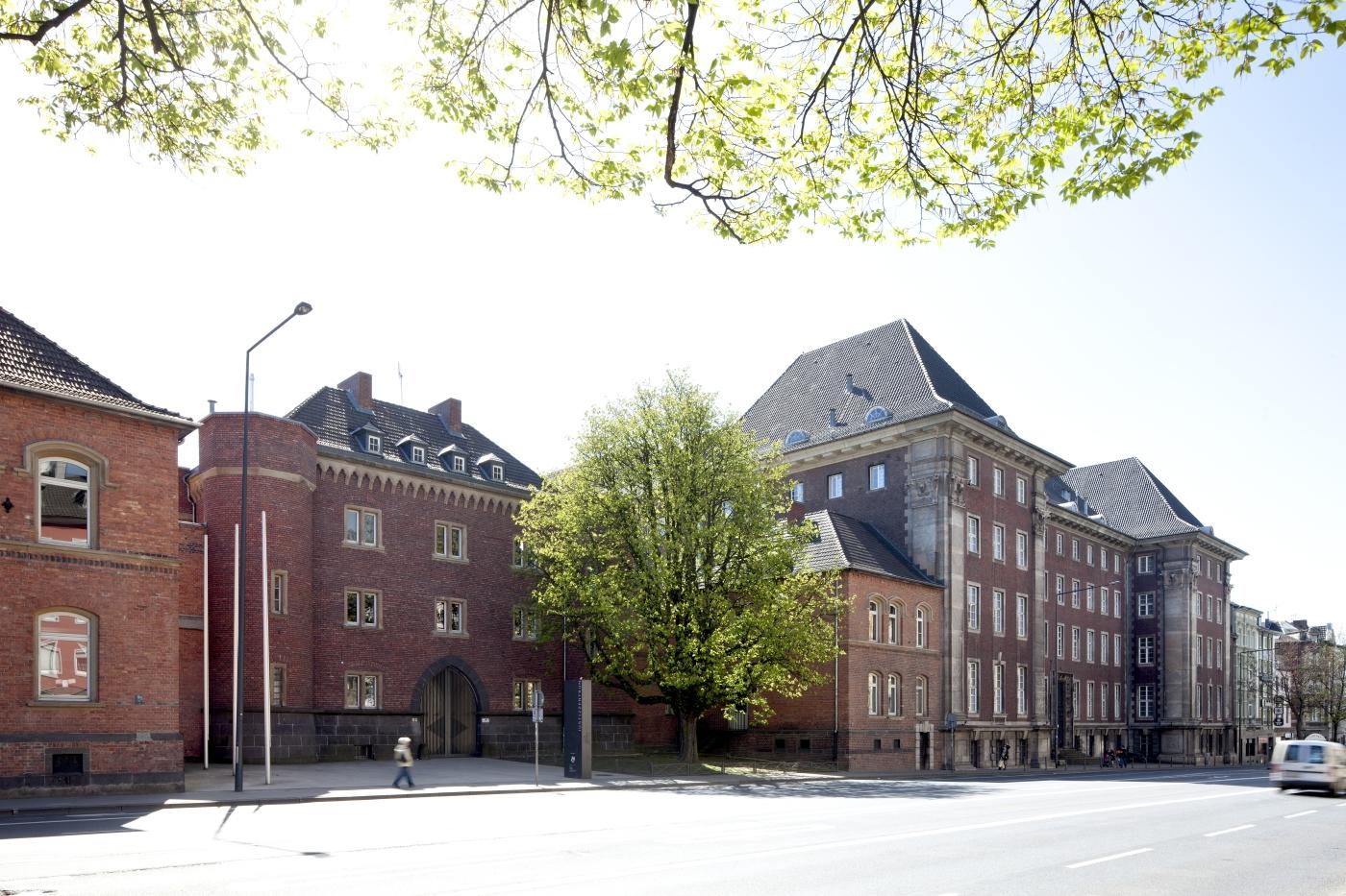 historisches Torgebäude