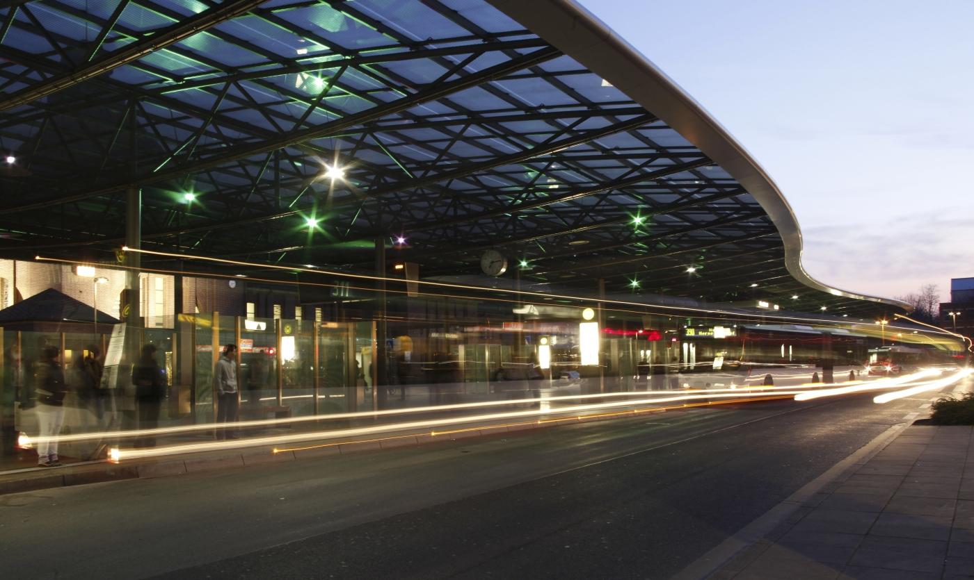 Zentraler Omnibusbahnhof (ZOB) in Herne bei Nacht