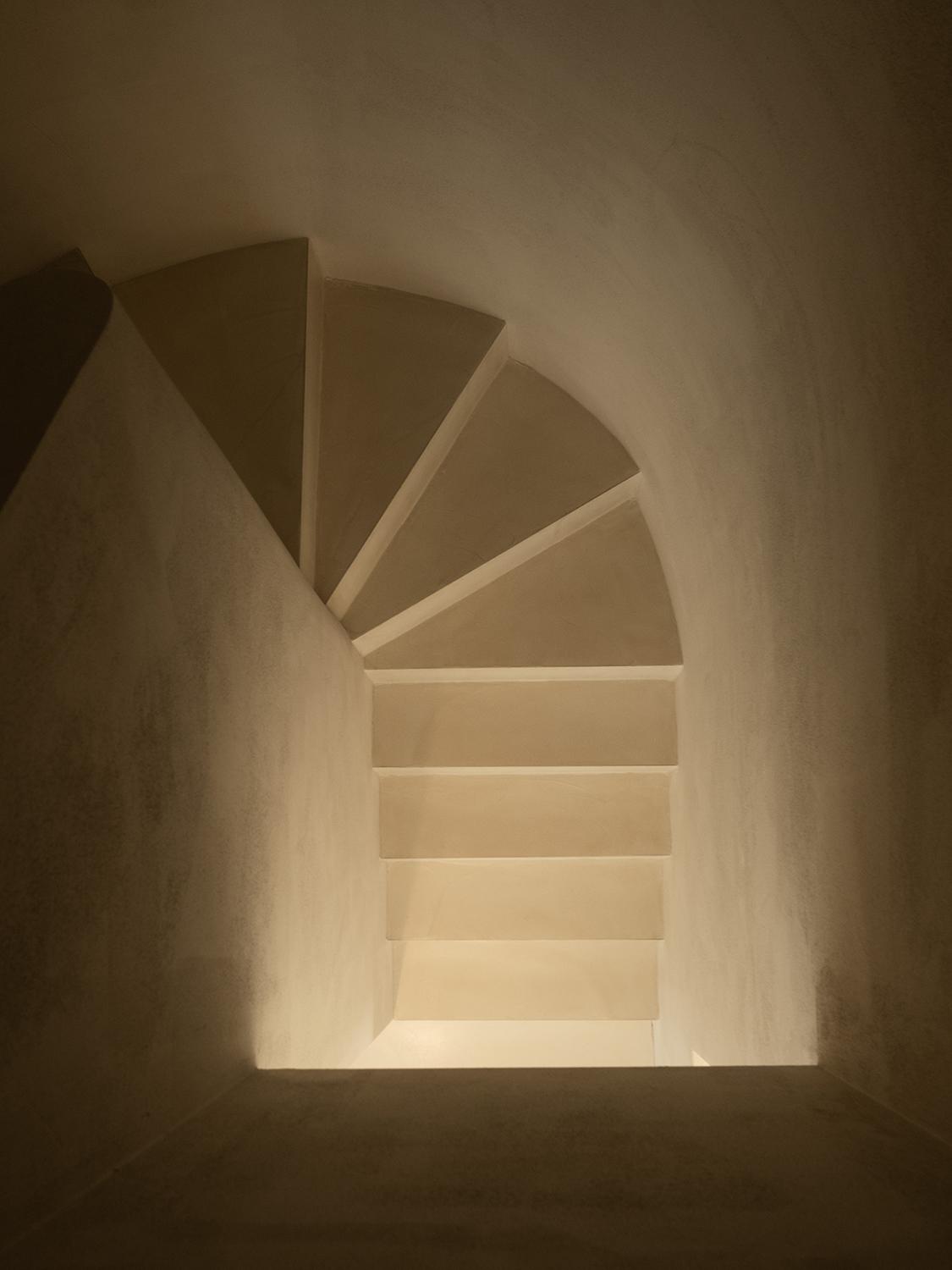 Halb gewendelte Treppe, vollverputzt