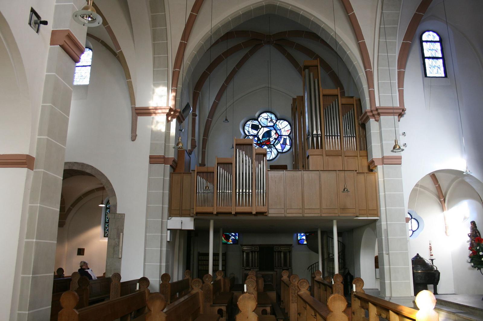 Blick zur Orgel