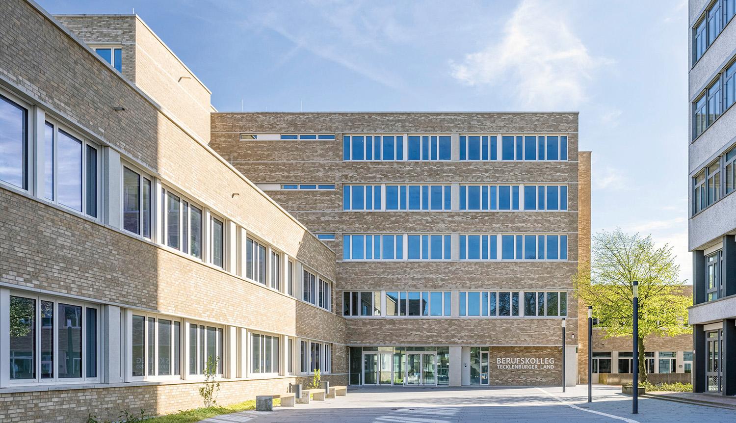 Eingangssituation und Geschossigkeit