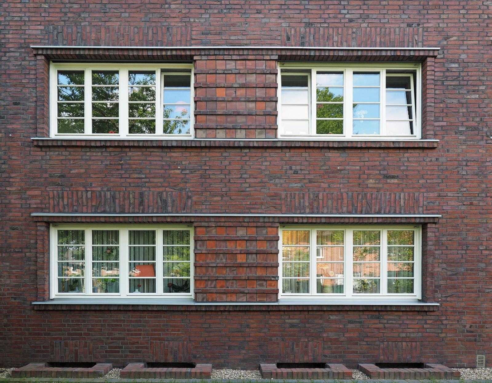 Horizontale Fensterbänder