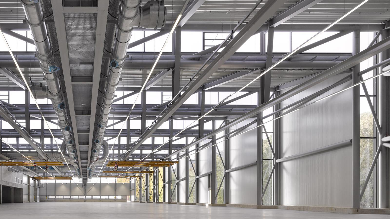 EJOT Produktionshalle 4.0, stützenfreier und belichteter Hallenraum