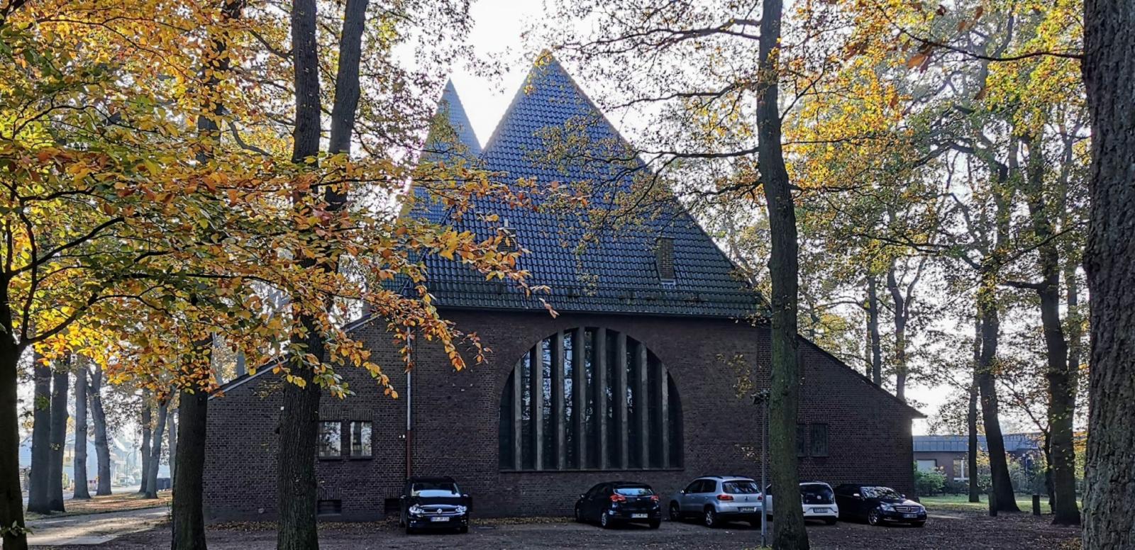 Außenansicht von Norden mit Chorfenster