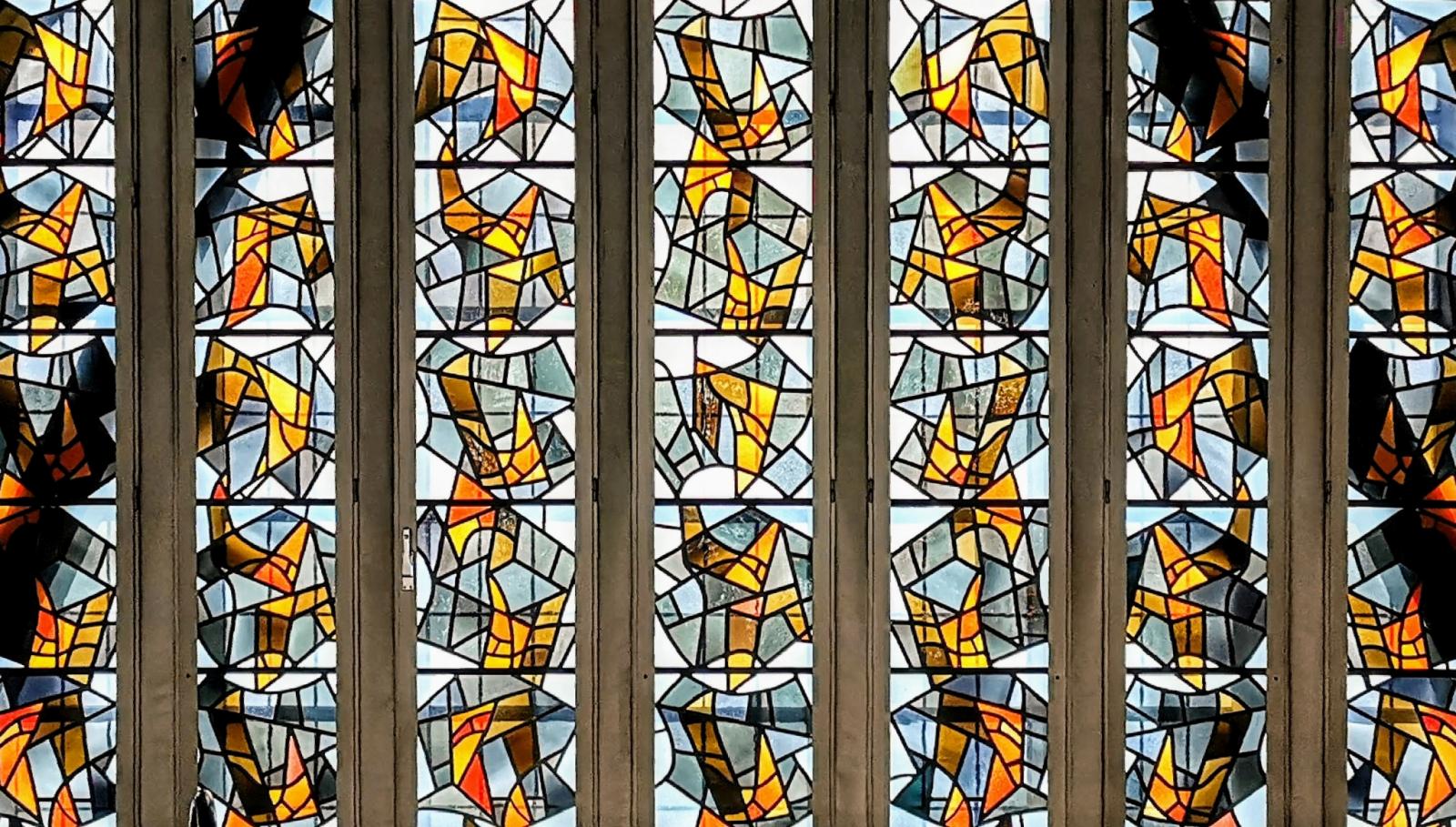 Fensterdetail in der Taufkapelle