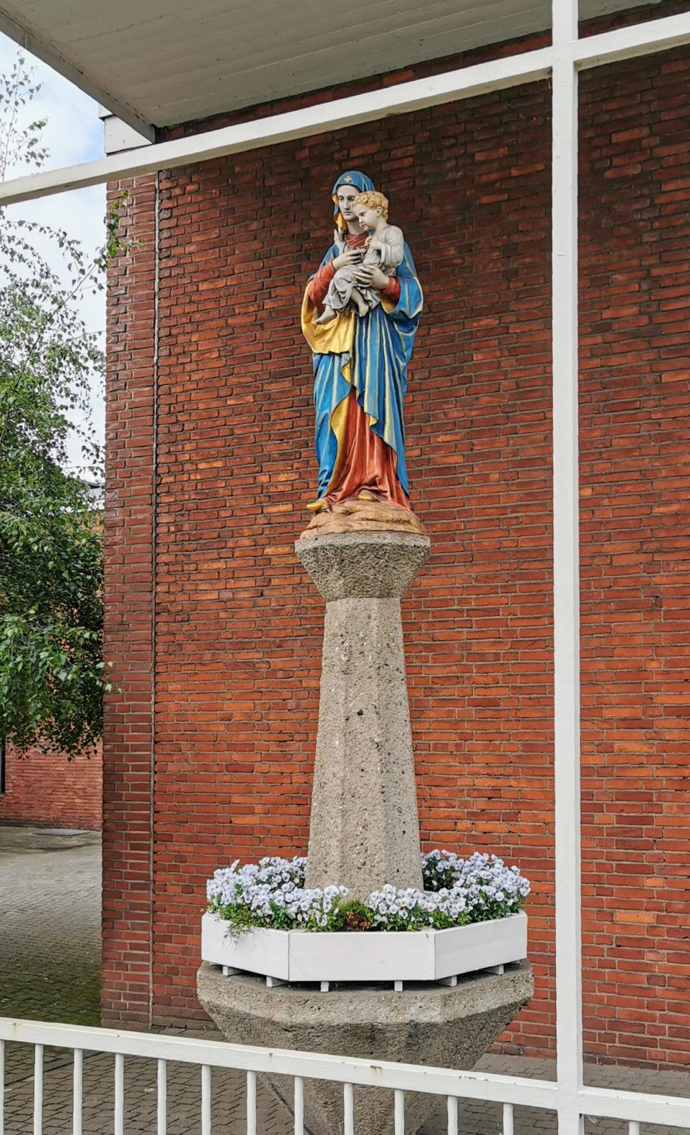 Marienfigur in der Marienecke