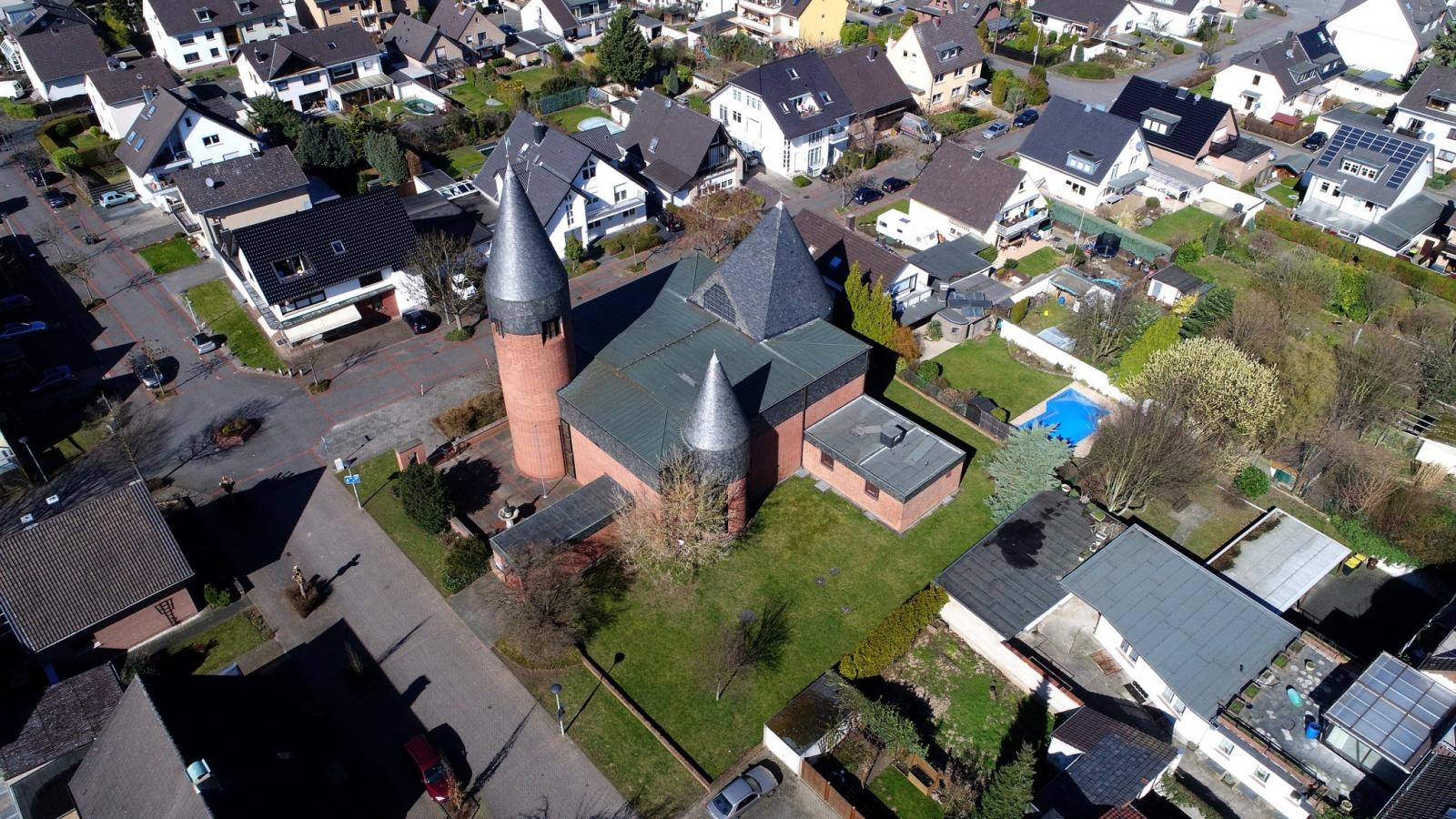 St. Adelheid in Müllekoven von oben
