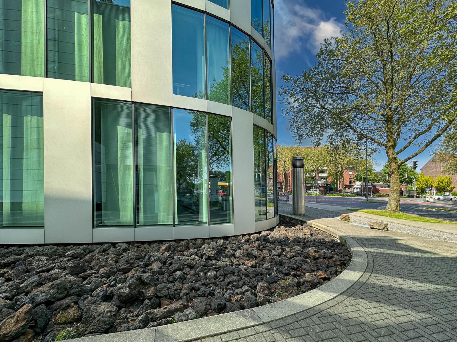 Büroturm Servicecenter Münster, Sockelbereich