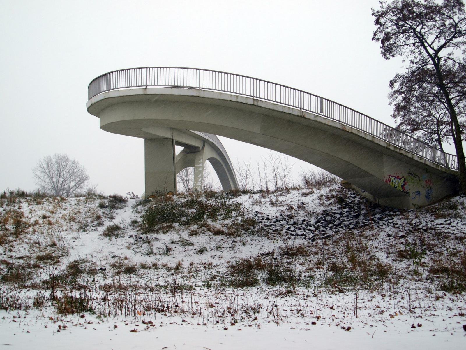 Biegung der Brücke auf der Halbinsel
