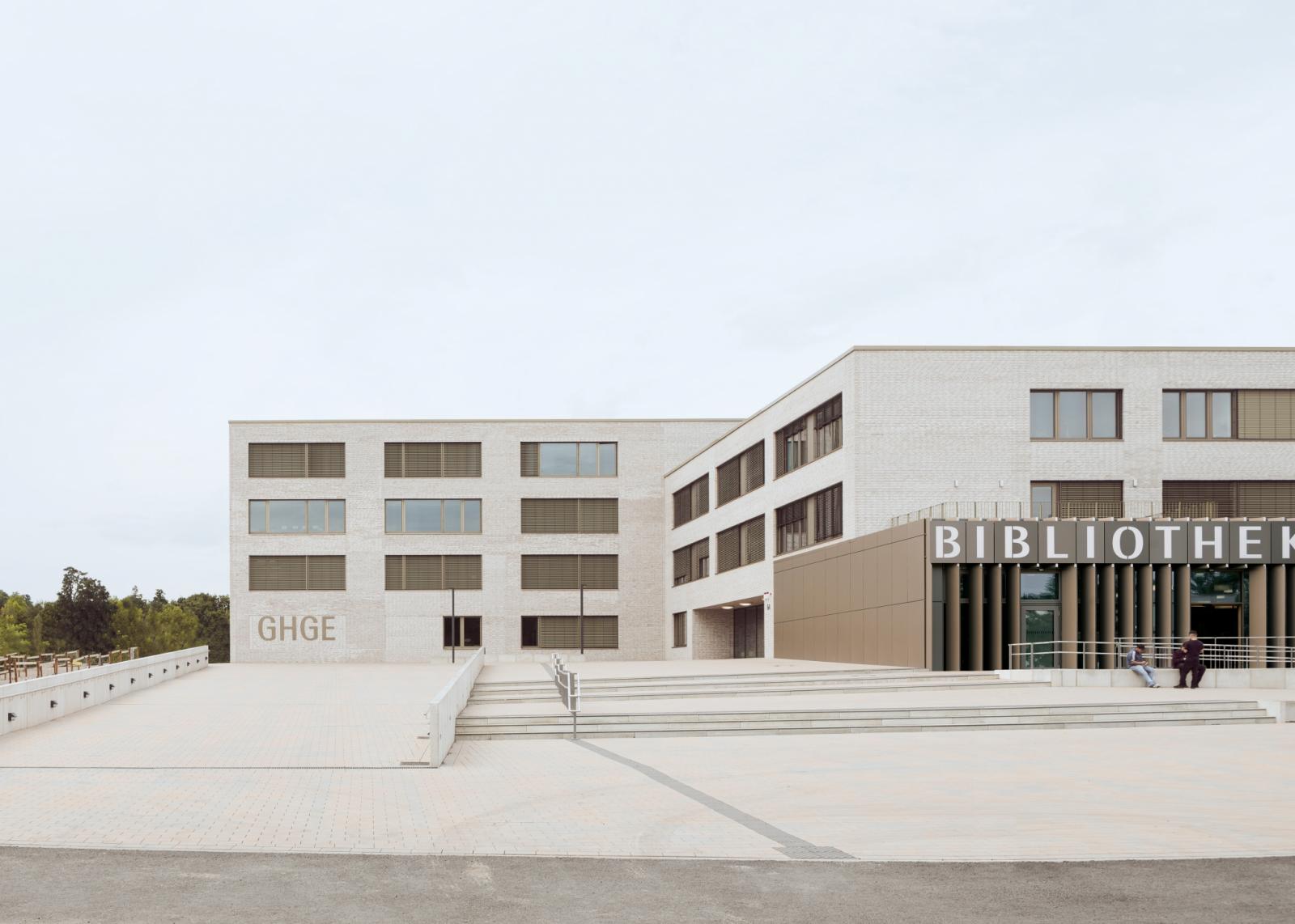 Gustav-Heinemann-Gesamtschule Essen, Haupteingang Bibliothek