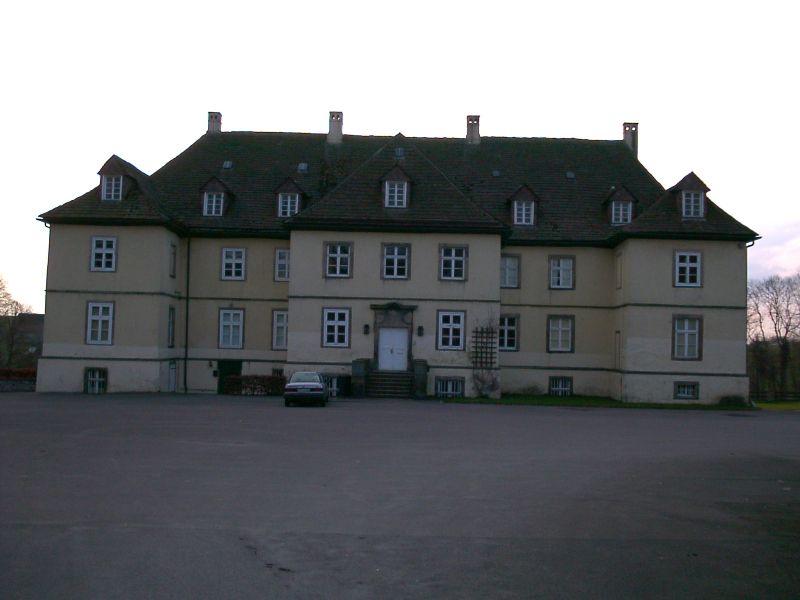 Vorderansicht Herrenhaus mit Mittelrisalit