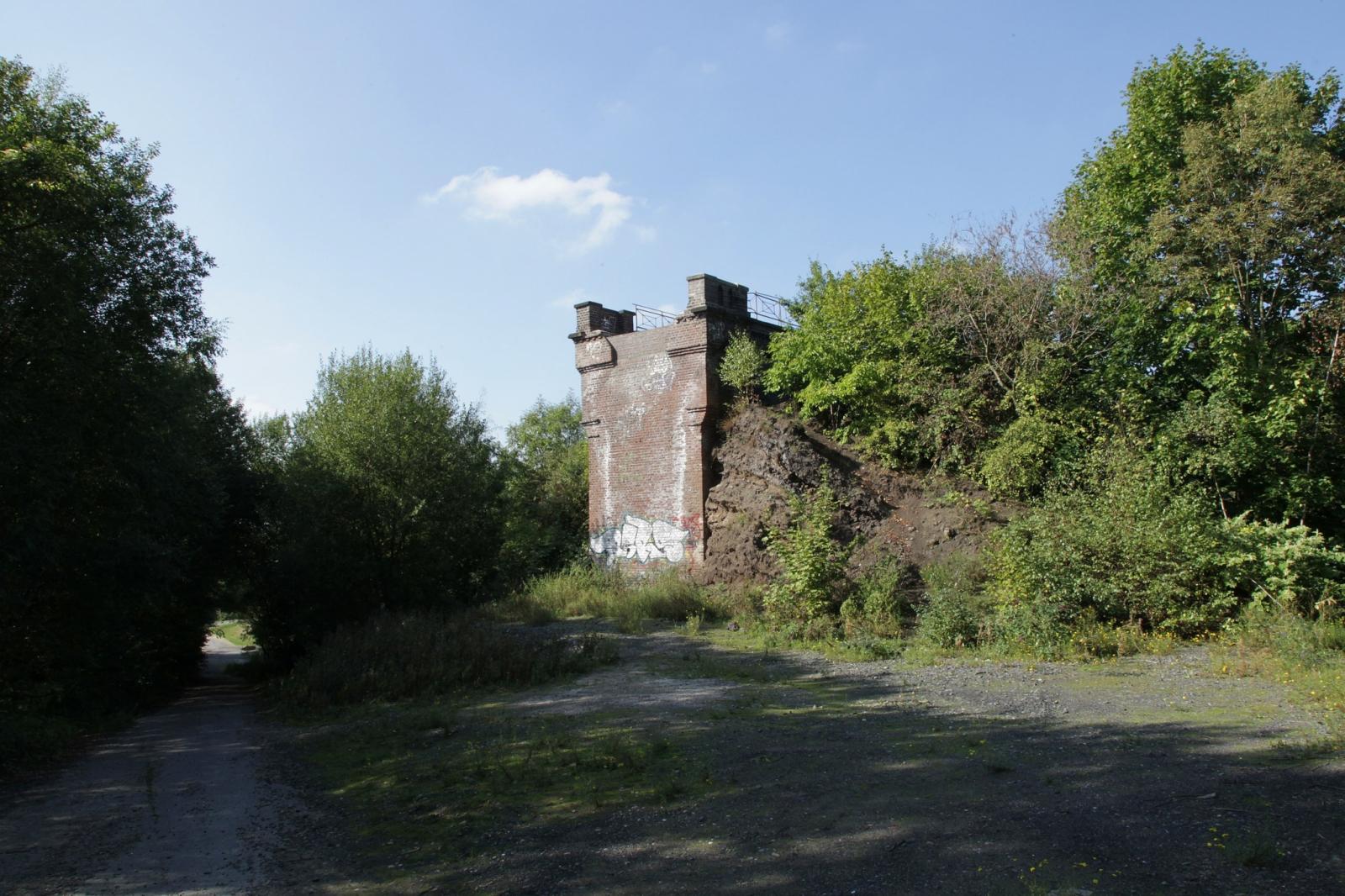 Ende des steinernen Brückenteils auf Seite der Schallacker-Halde