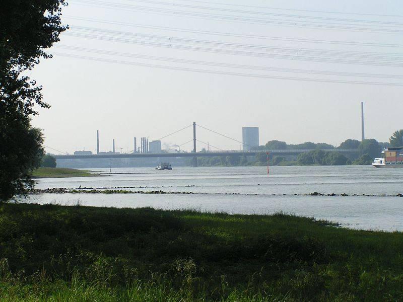 Leverkusener Silhouette mit alter Rheinbrücke