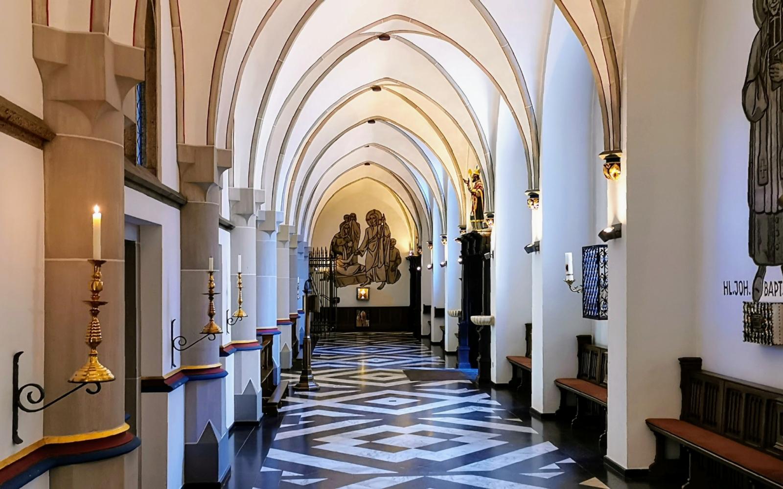 Blick in den Klostergang