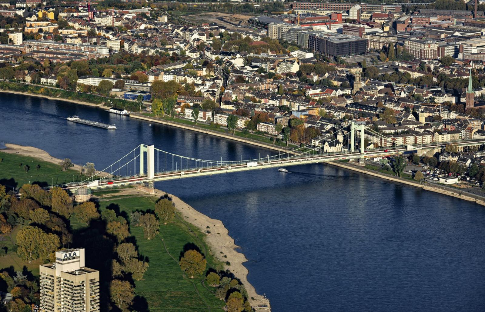 Mülheimer Brücke von oben