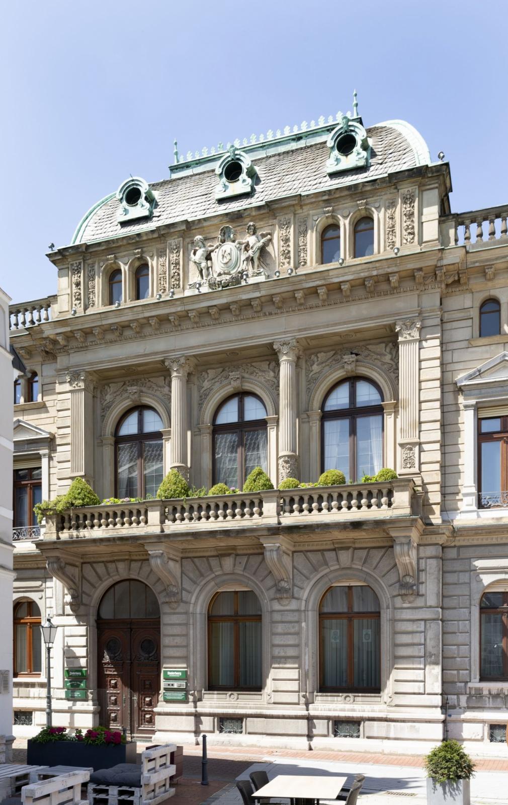 Palais Underberg, Mittelrisalit