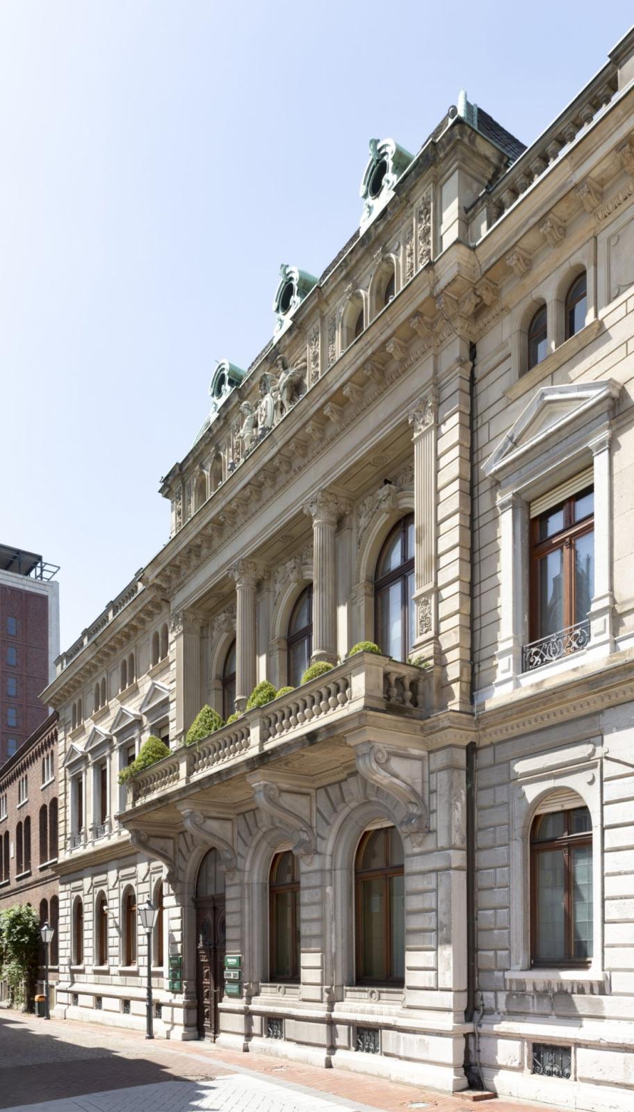 Palais Underberg, Mittelrisalit