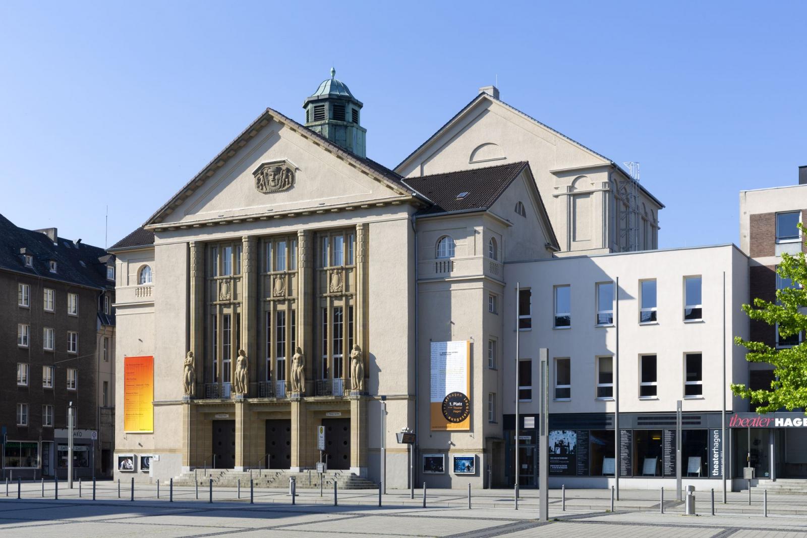 Blick auf das Theater Hagen vom Theaterplatz aus