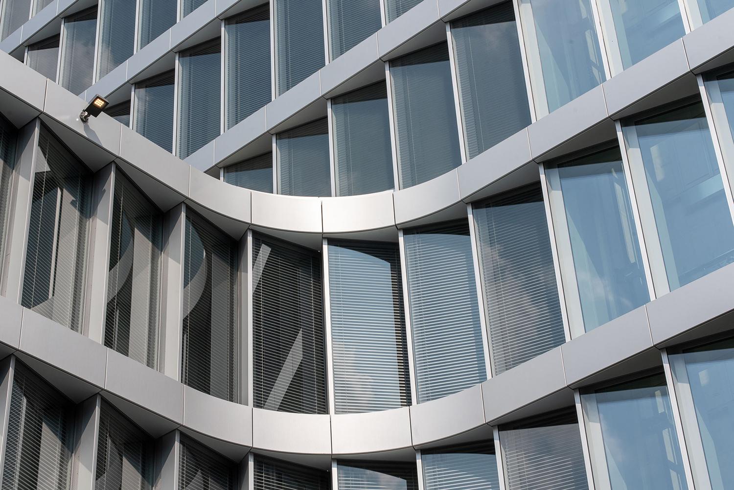 Bürocampus WPP Headquarter Mizal, Detailbild Fassade