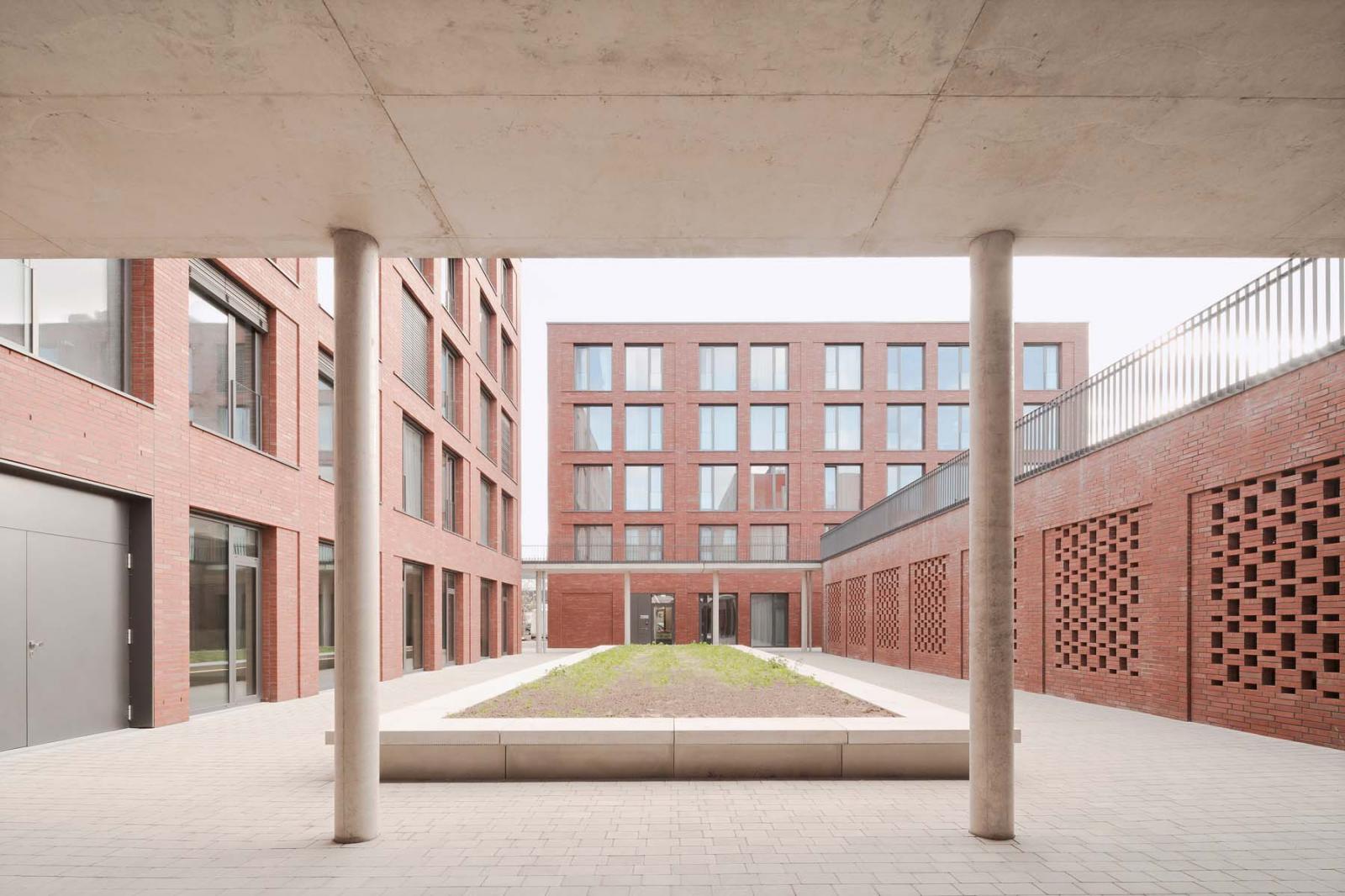 Tita-Cory-Campus, Außenperspektive Innenhof, Verbindungsstege