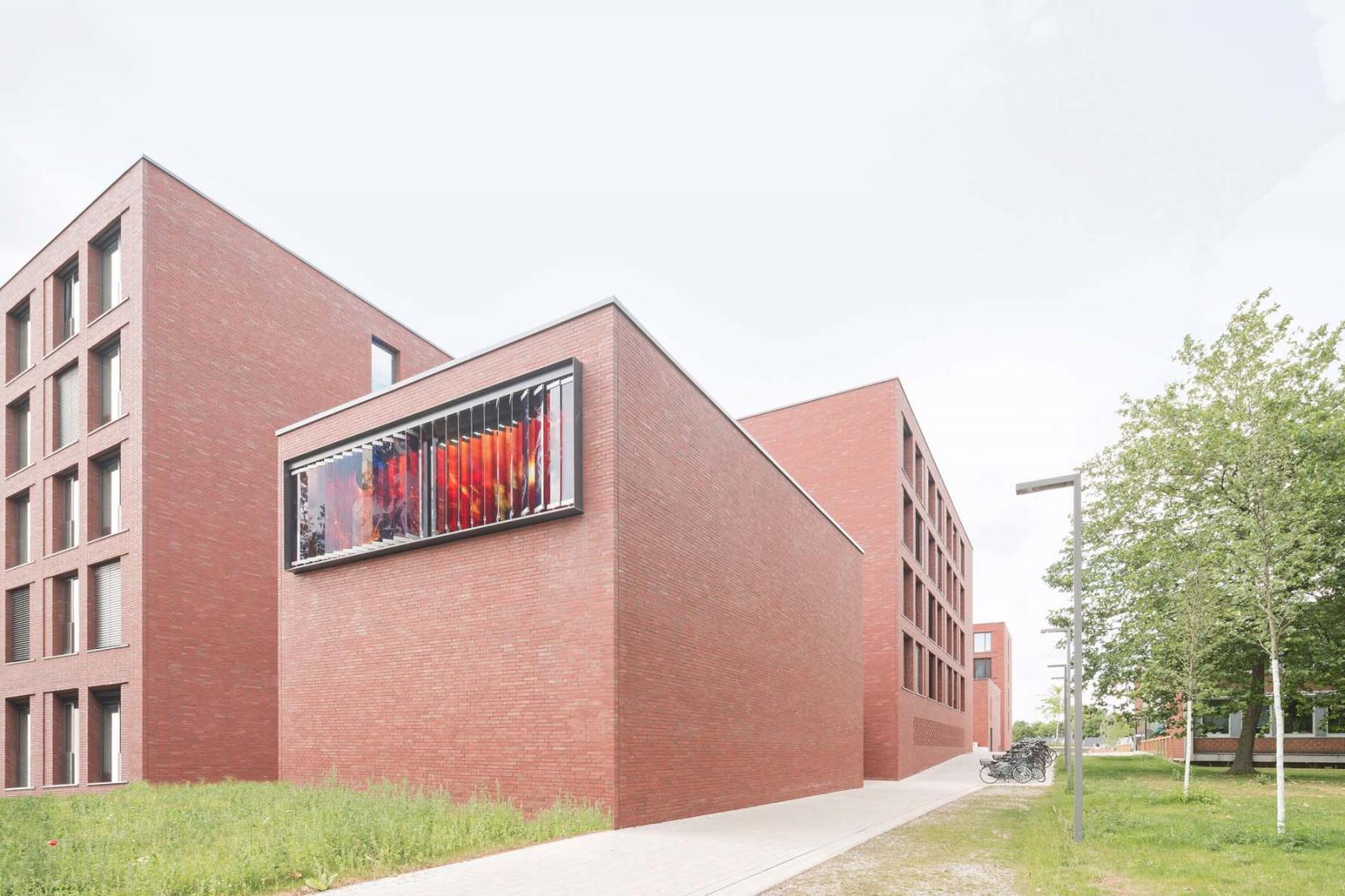 Tita-Cory-Campus, Außenperspektive, Fensterdetail