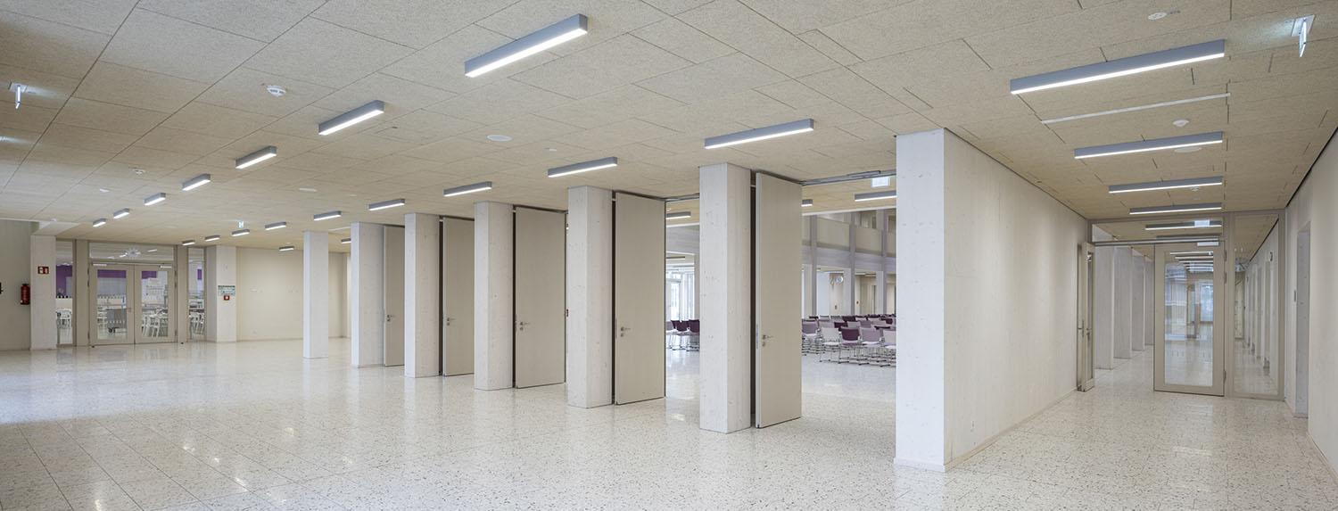 Mathilde-Anneke-Gesamtschule, Haupteingang Forum