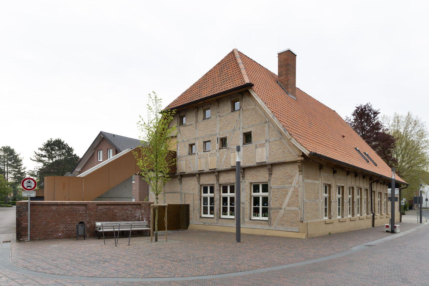 Straßenperspektive aus Blickrichtung Kirchplatz