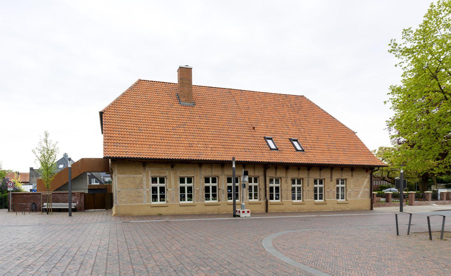 Straßenperspektive aus Blickrichtung Kirchplatz