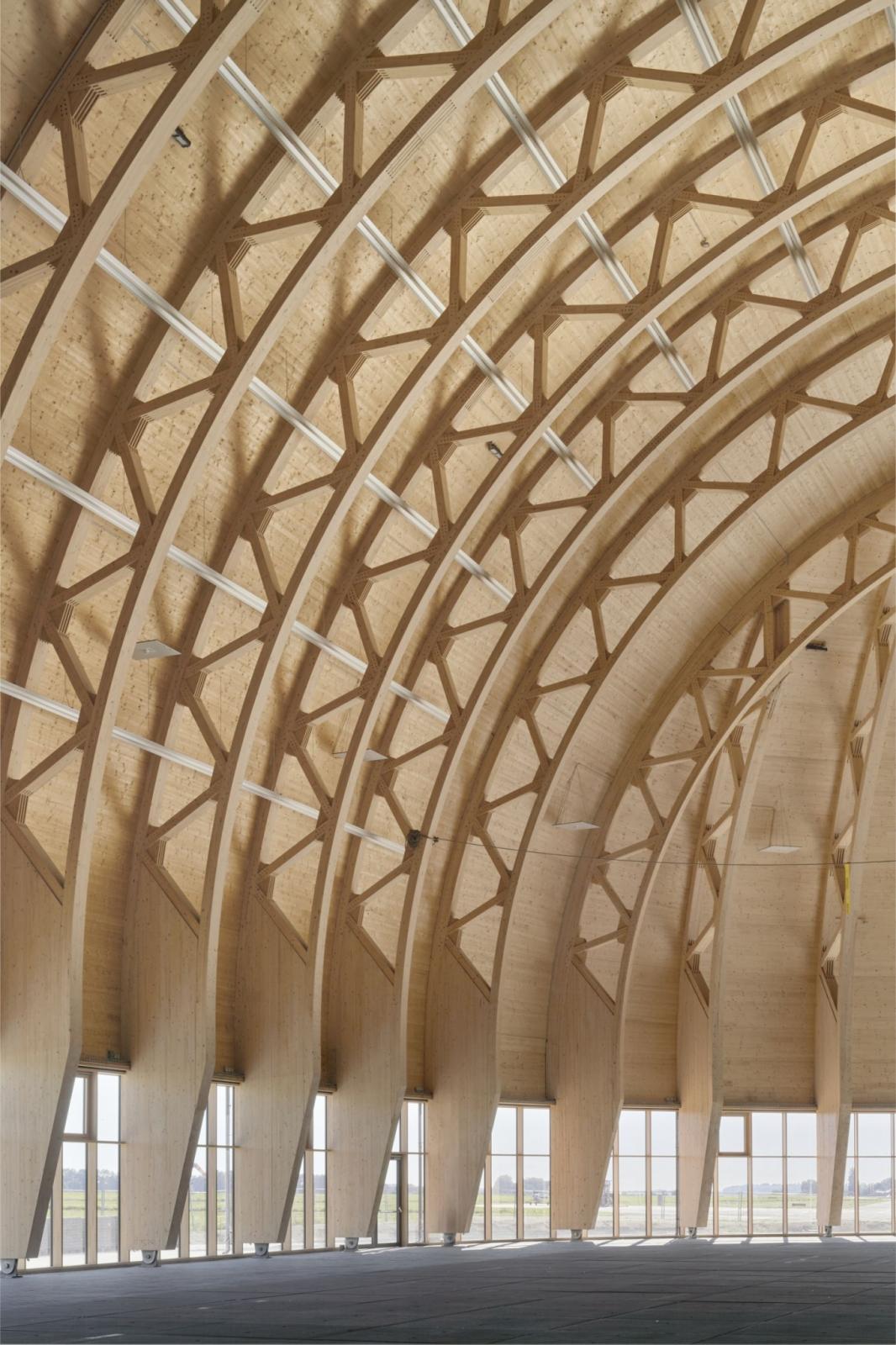 Holzkonstruktion im Luftschiffhangar