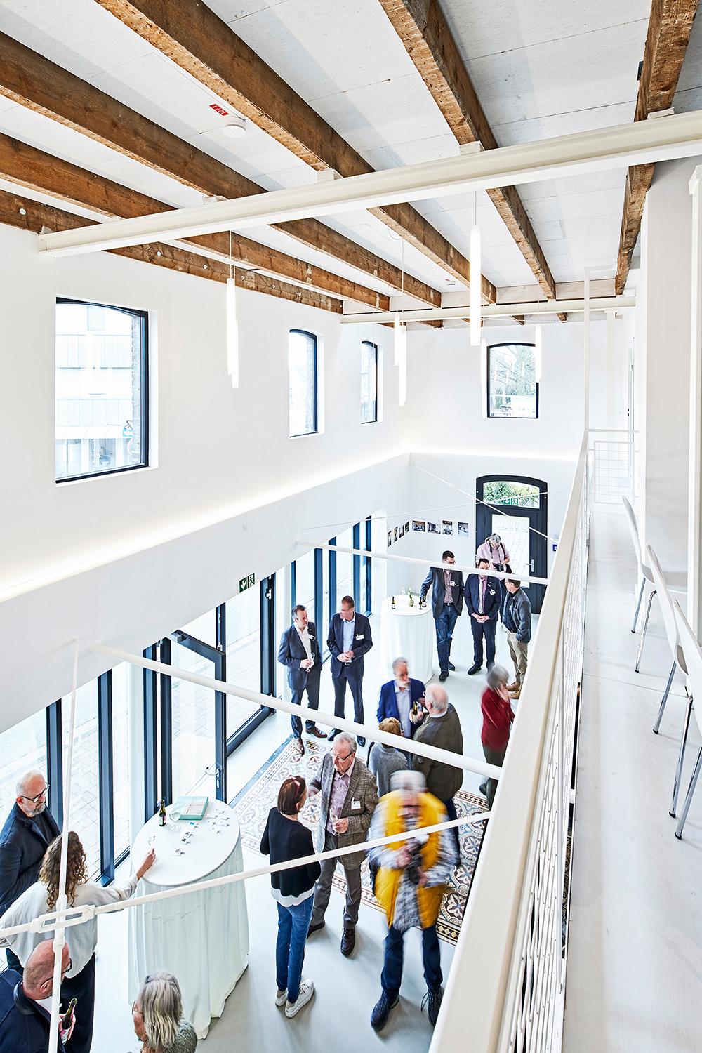 bauKULTURstelle, Blick von der Galerie in das Foyer