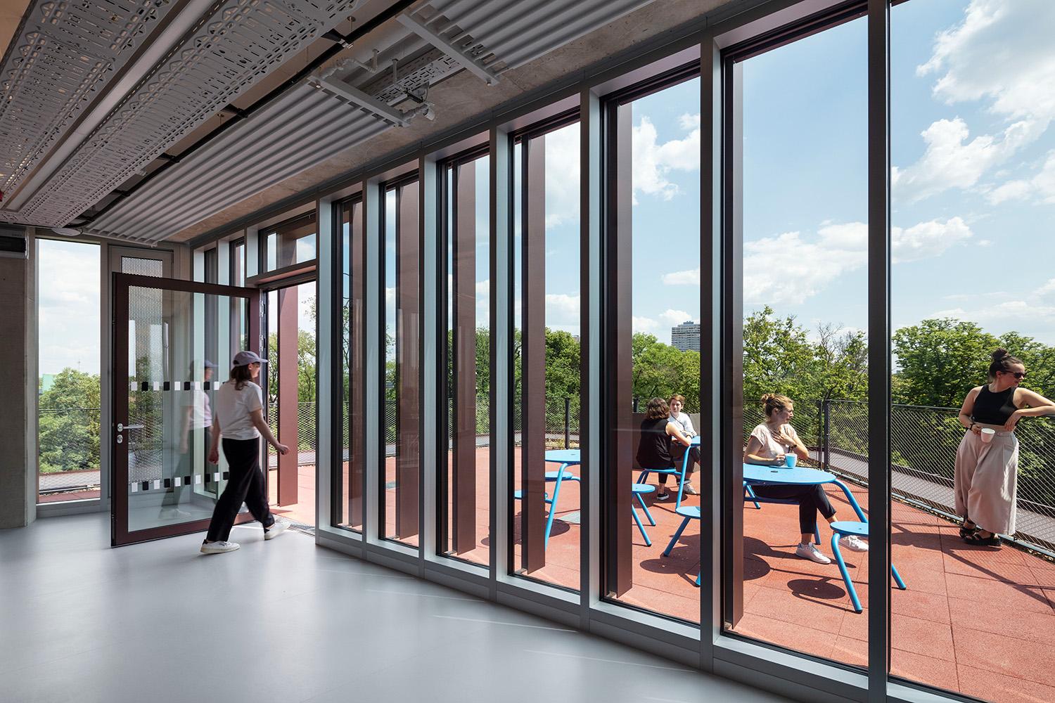 InnoDom Cologne, möblierte Dachterrasse