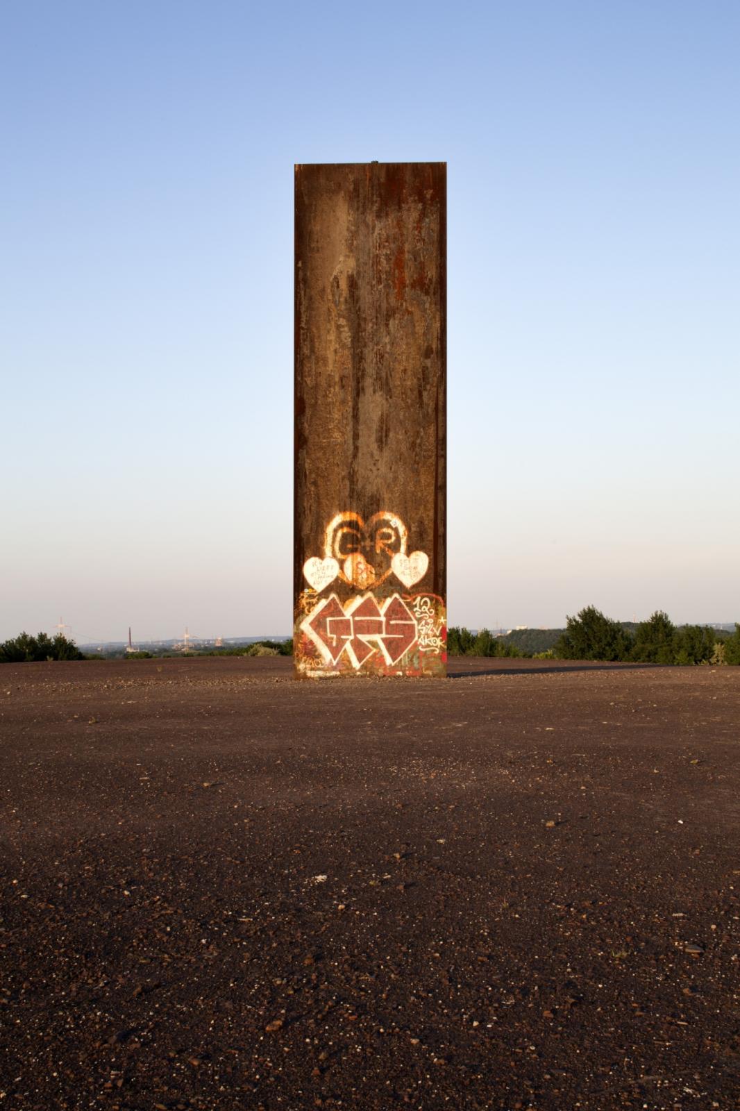 frontale Ansicht der Skulptur