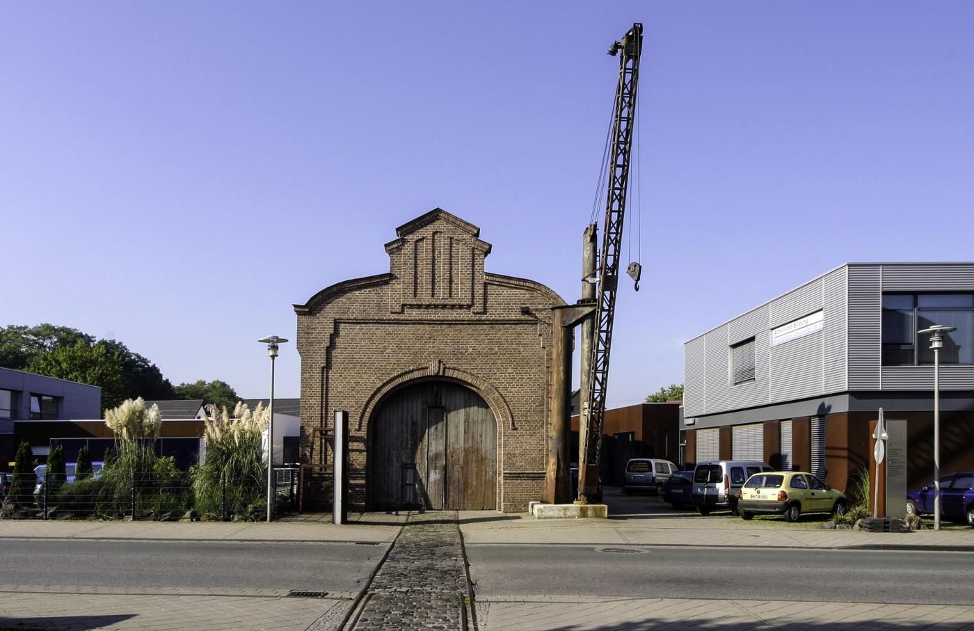 Lockschuppen und Gewerbeneubau
