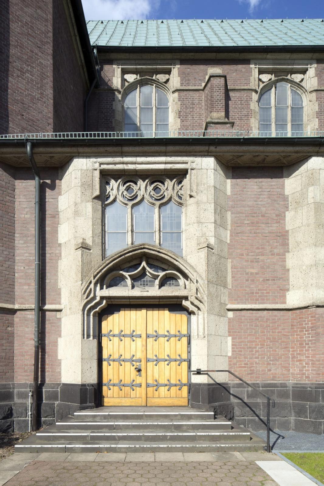 St. Joseph in Bottrop-Batenbrock, Südportal