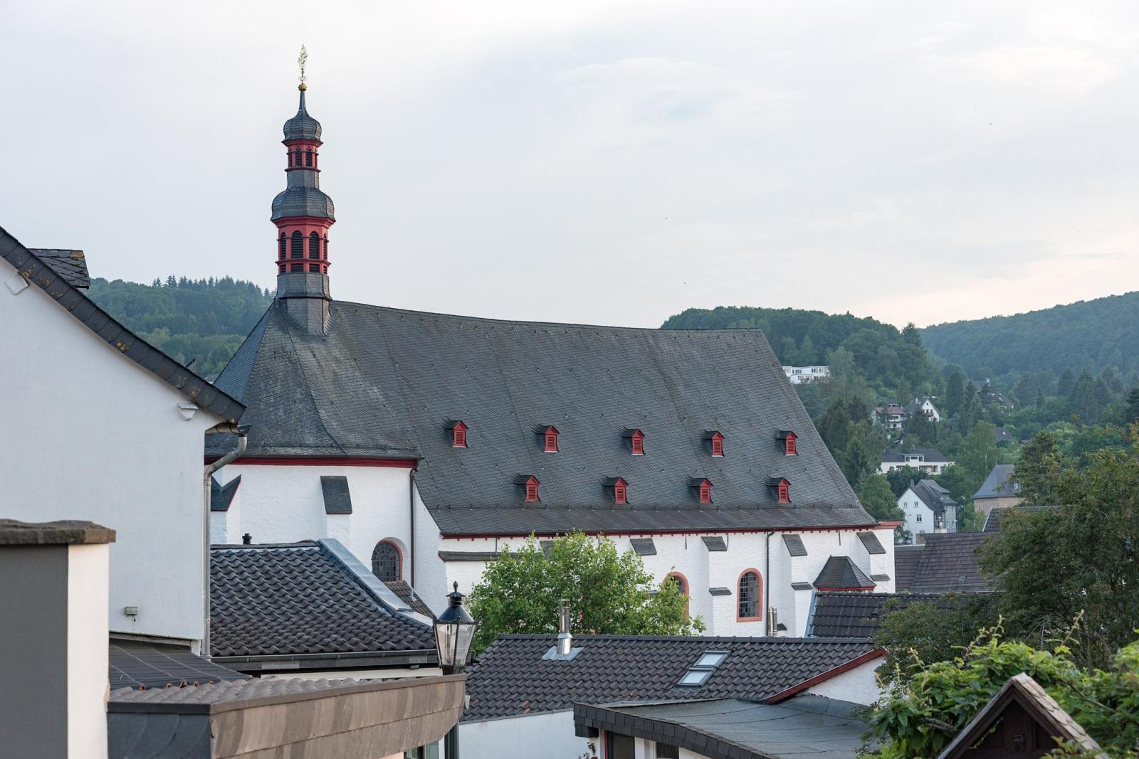 St. Donatus in der Dachlandschaft von Bad Münstereifel