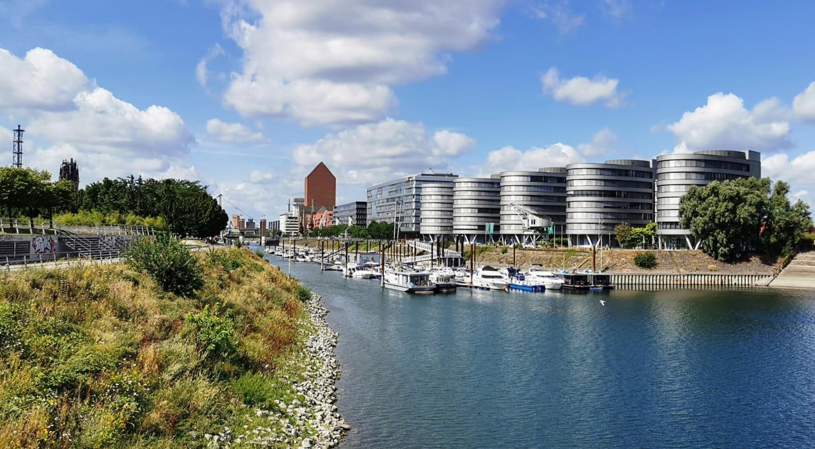 Five Boats im Innenhafen Duisburg