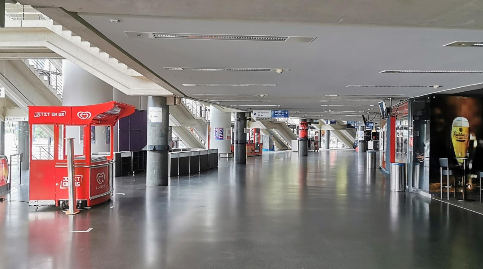 Lanxess Arena, Foyerbereich