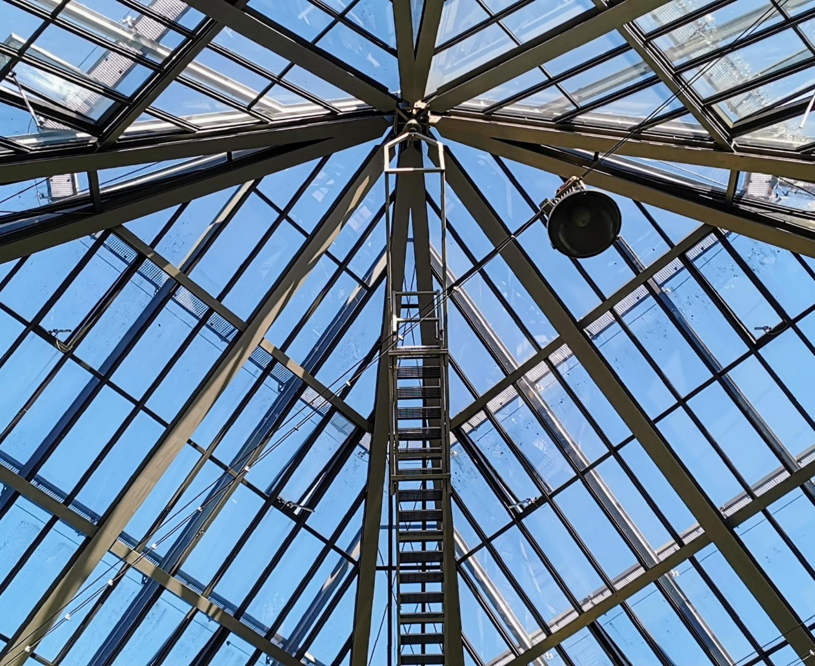 Gläsernes Pyramidendach