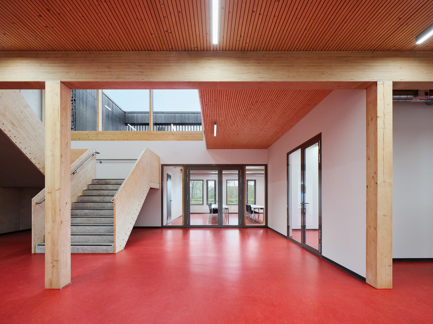 Feuerwache Wegberg, Foyer mit offenem Treppenhaus