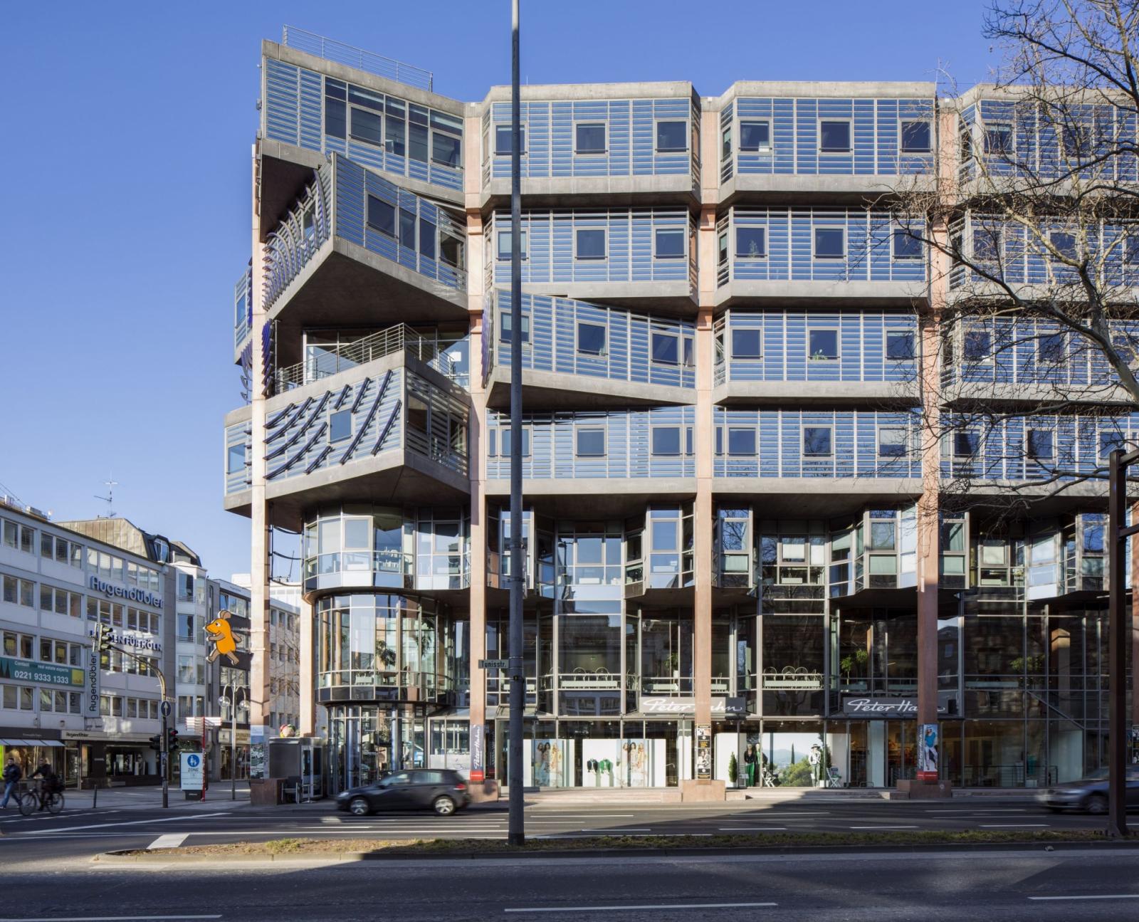 WDR-Arkaden, Fassade zur Tunisstraße