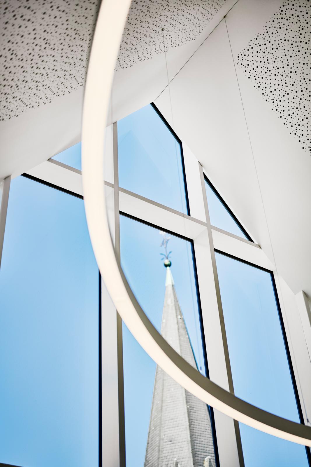 Neues Rathaus Ostbevern, Konferenzraum, vollverglaste Giebelseite