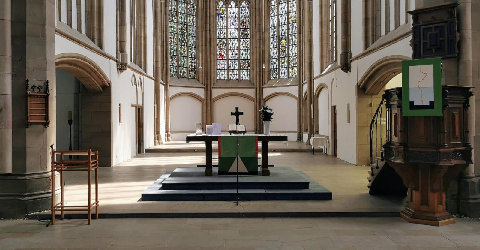 Innenansicht mit Blick zum Altar